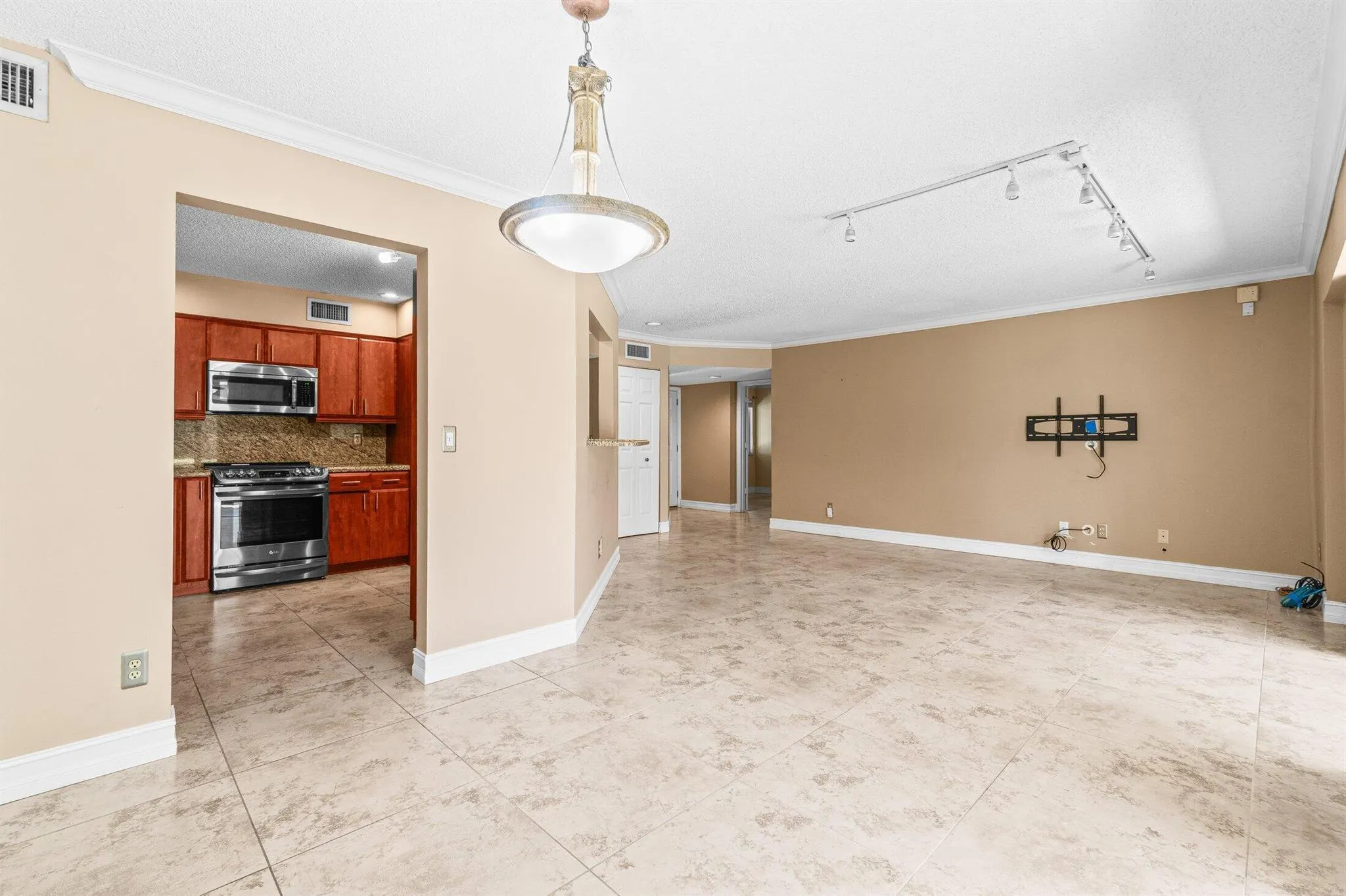 5750 Coach House Circle, #C