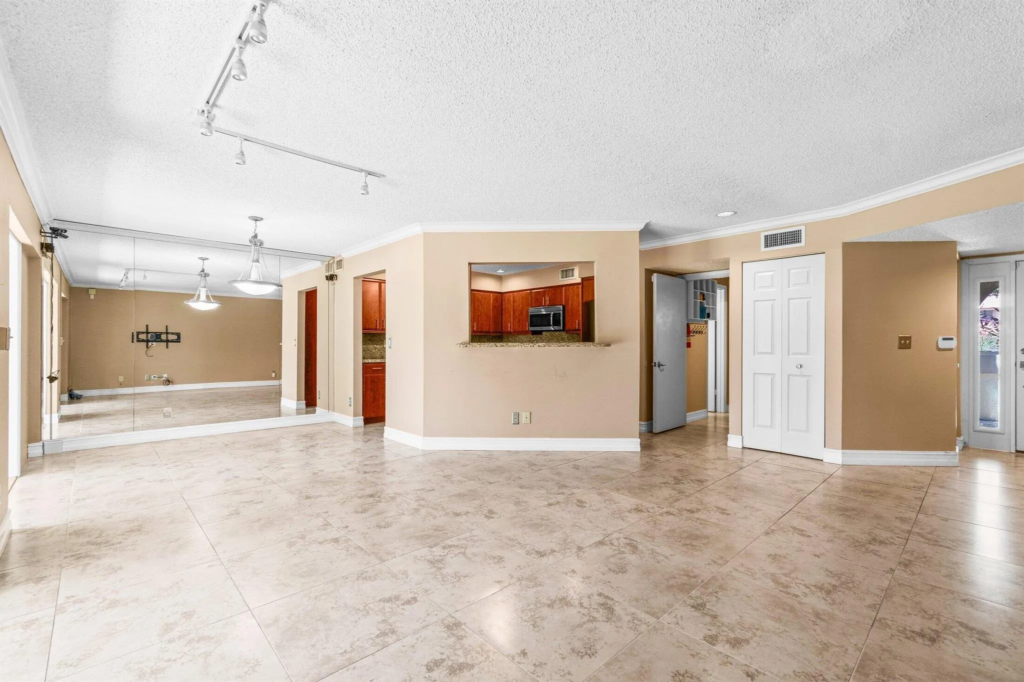 5750 Coach House Circle, #C