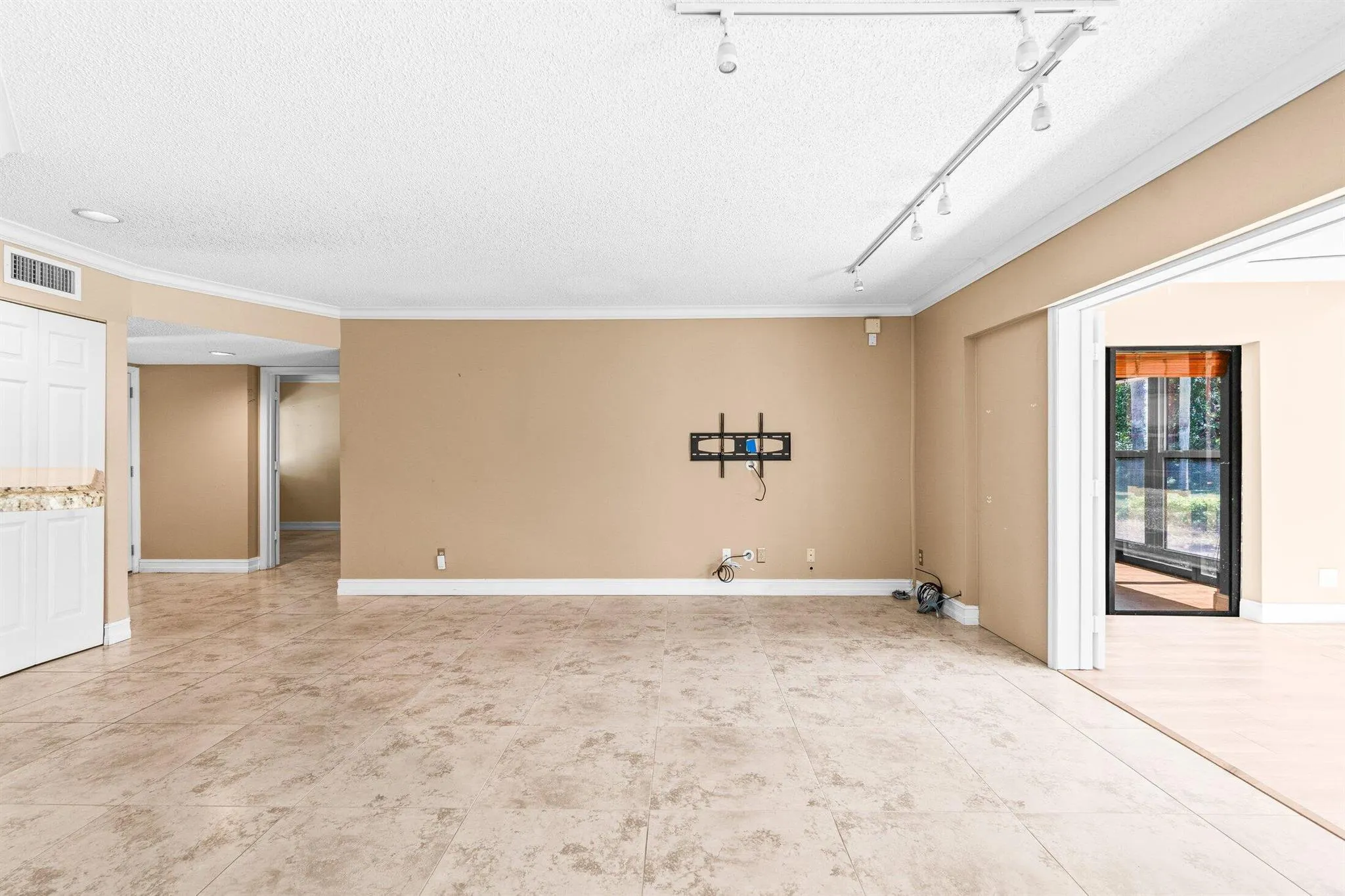 5750 Coach House Circle, #C