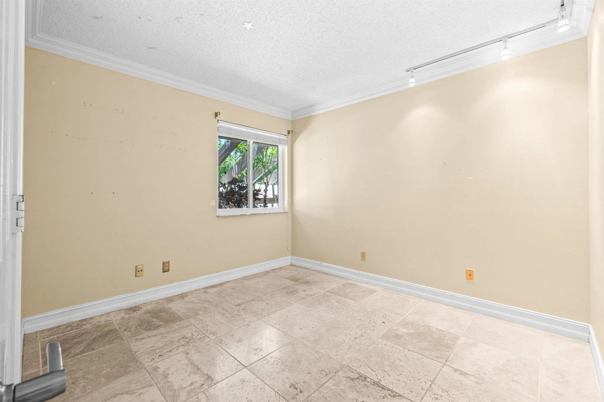 5750 Coach House Circle, #C