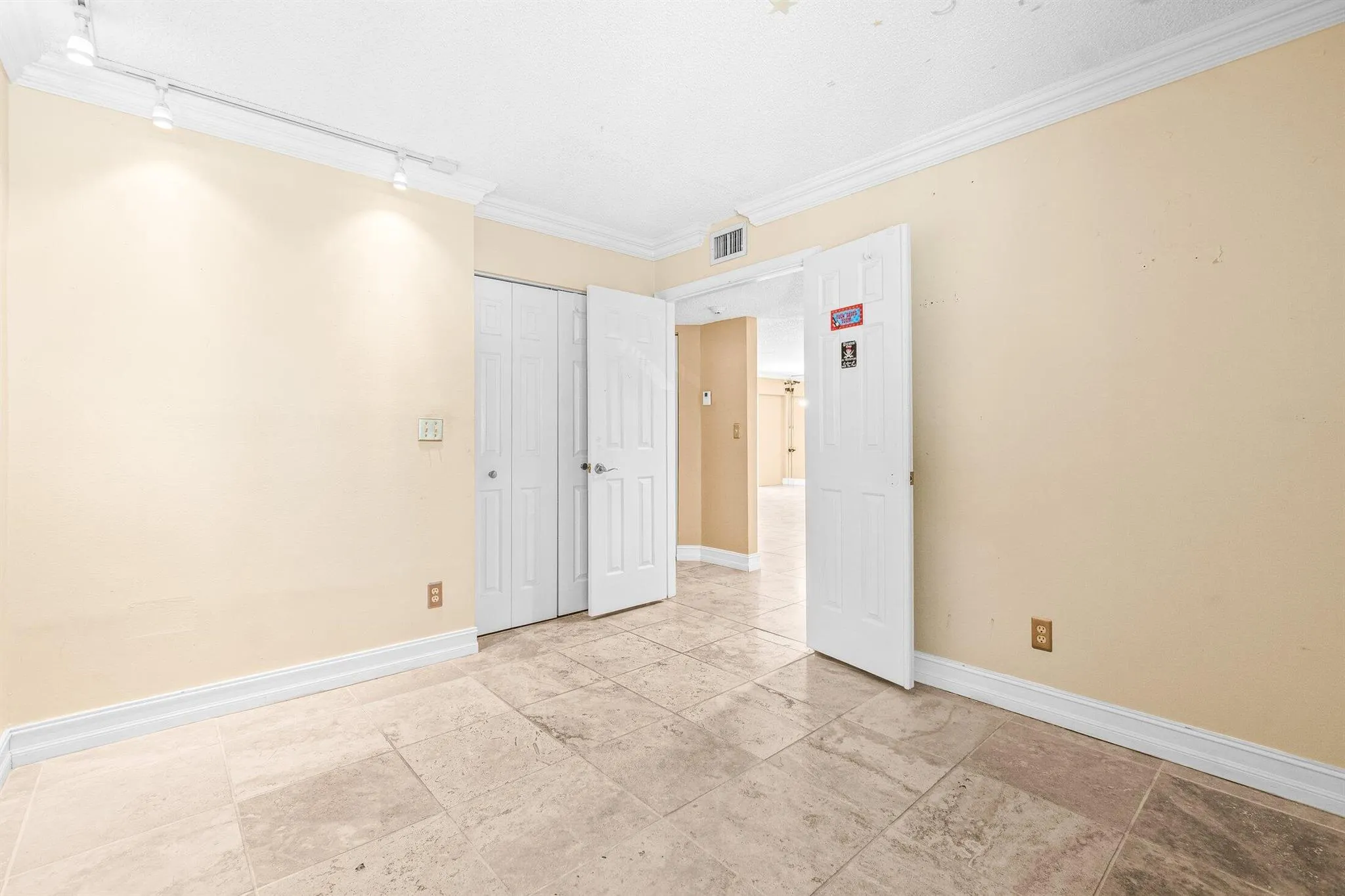 5750 Coach House Circle, #C