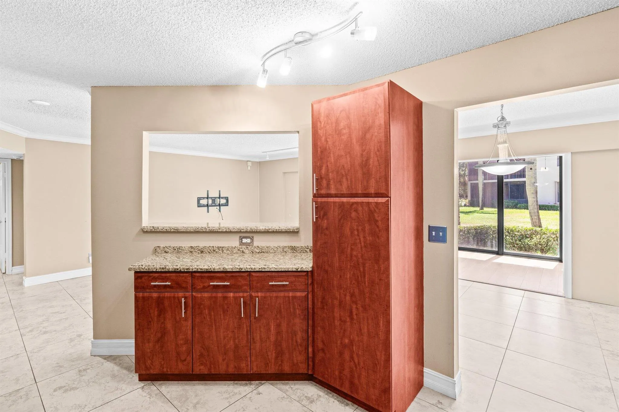 5750 Coach House Circle, #C