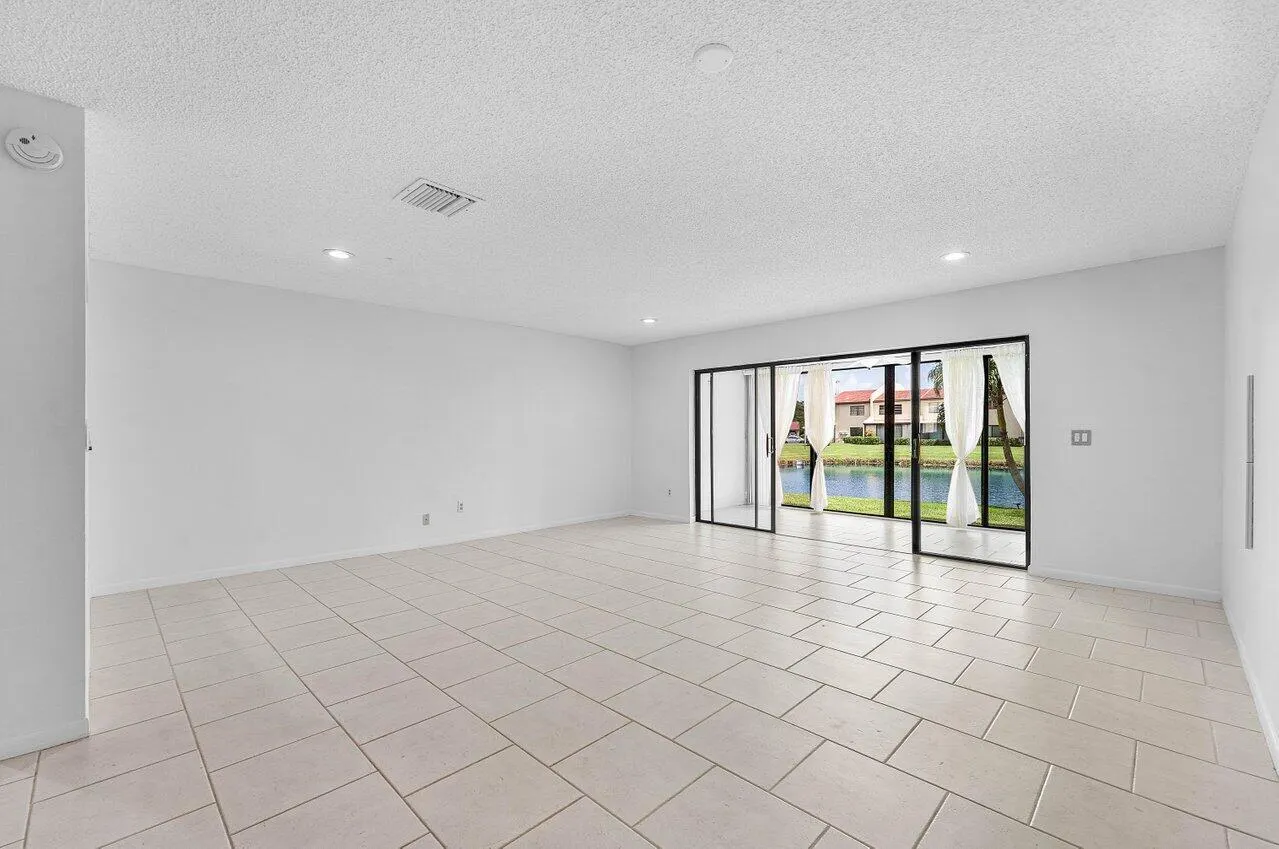 8566 Casa Del Lago, #47 F