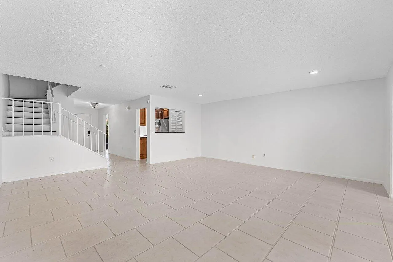 8566 Casa Del Lago, #47 F
