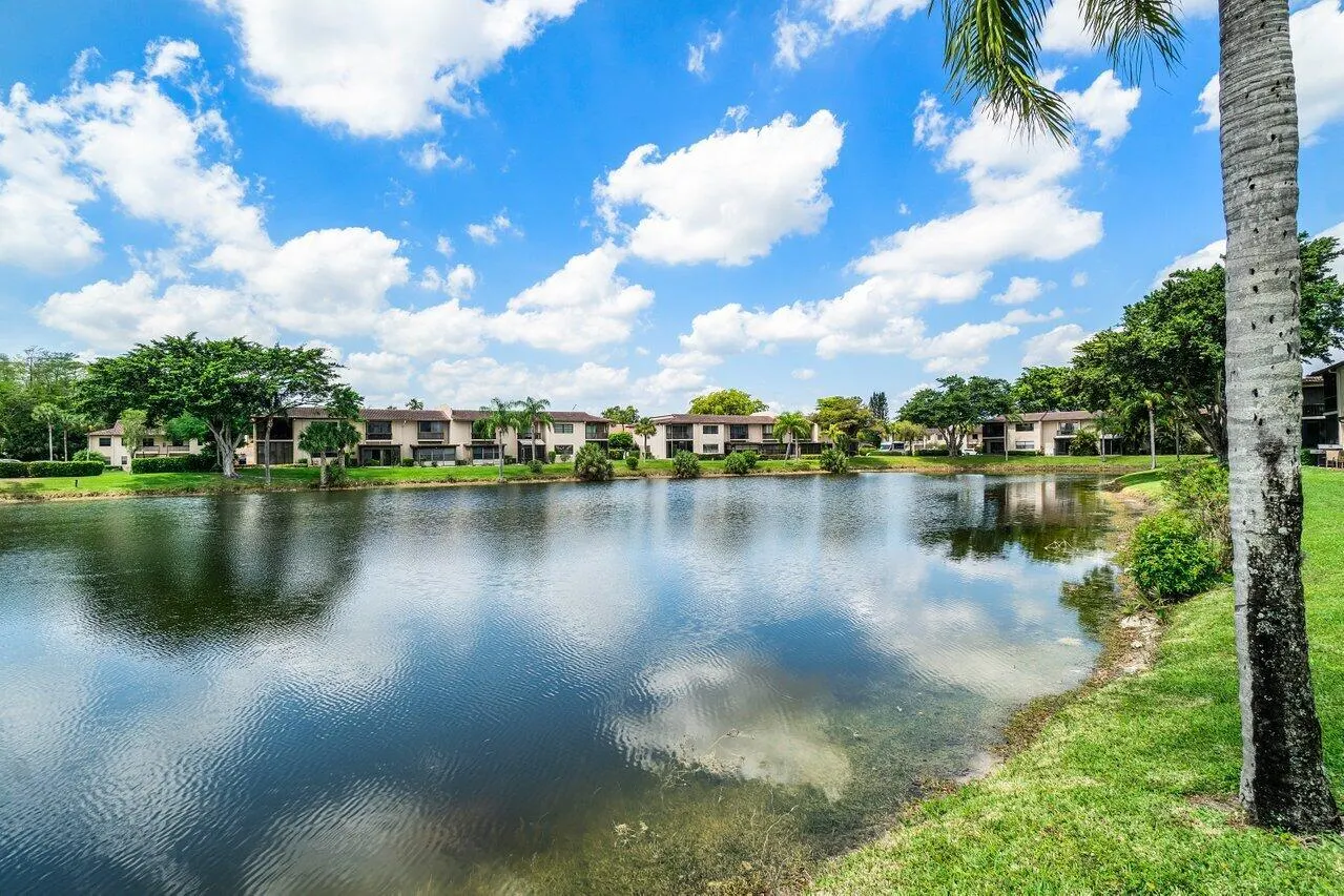 8566 Casa Del Lago, #47 F