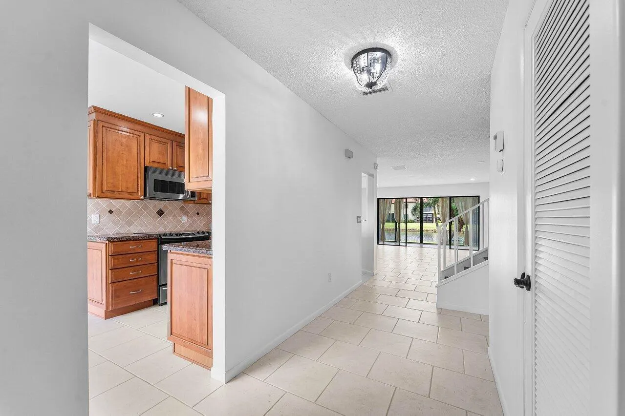 8566 Casa Del Lago, #47 F