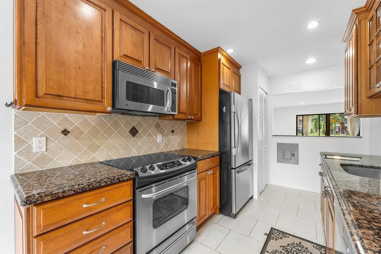 8566 Casa Del Lago, #47 F