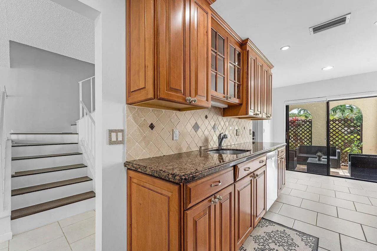 8566 Casa Del Lago, #47 F