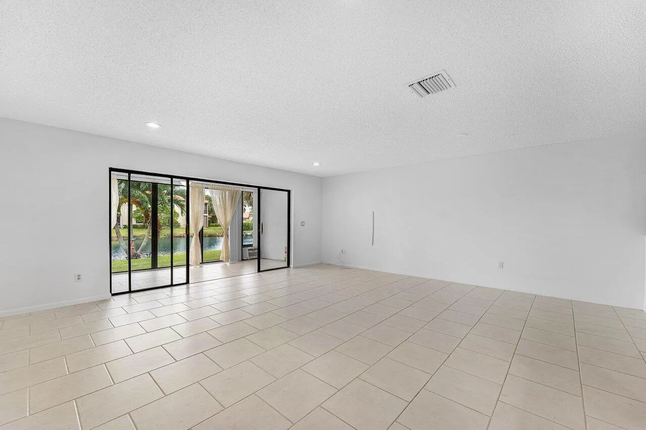 8566 Casa Del Lago, #47 F