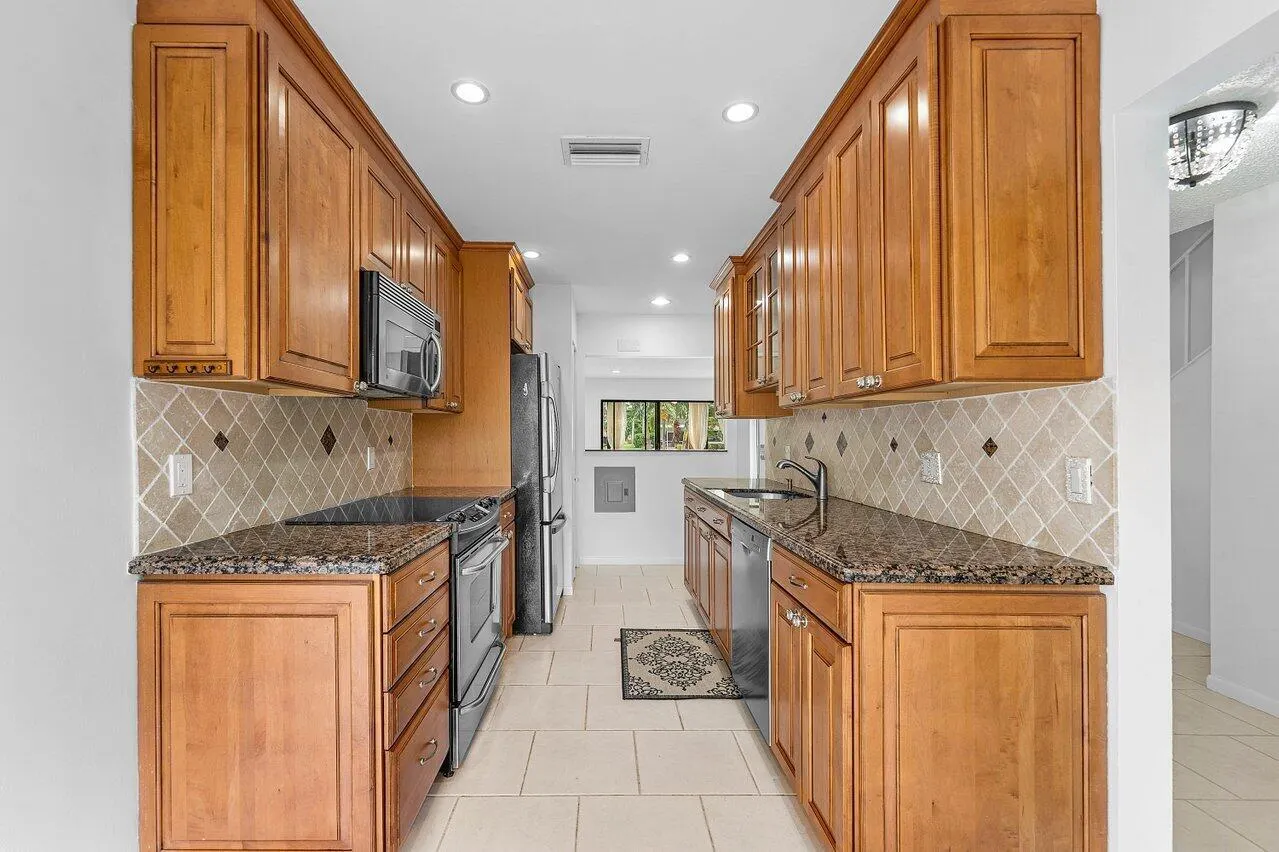 8566 Casa Del Lago, #47 F