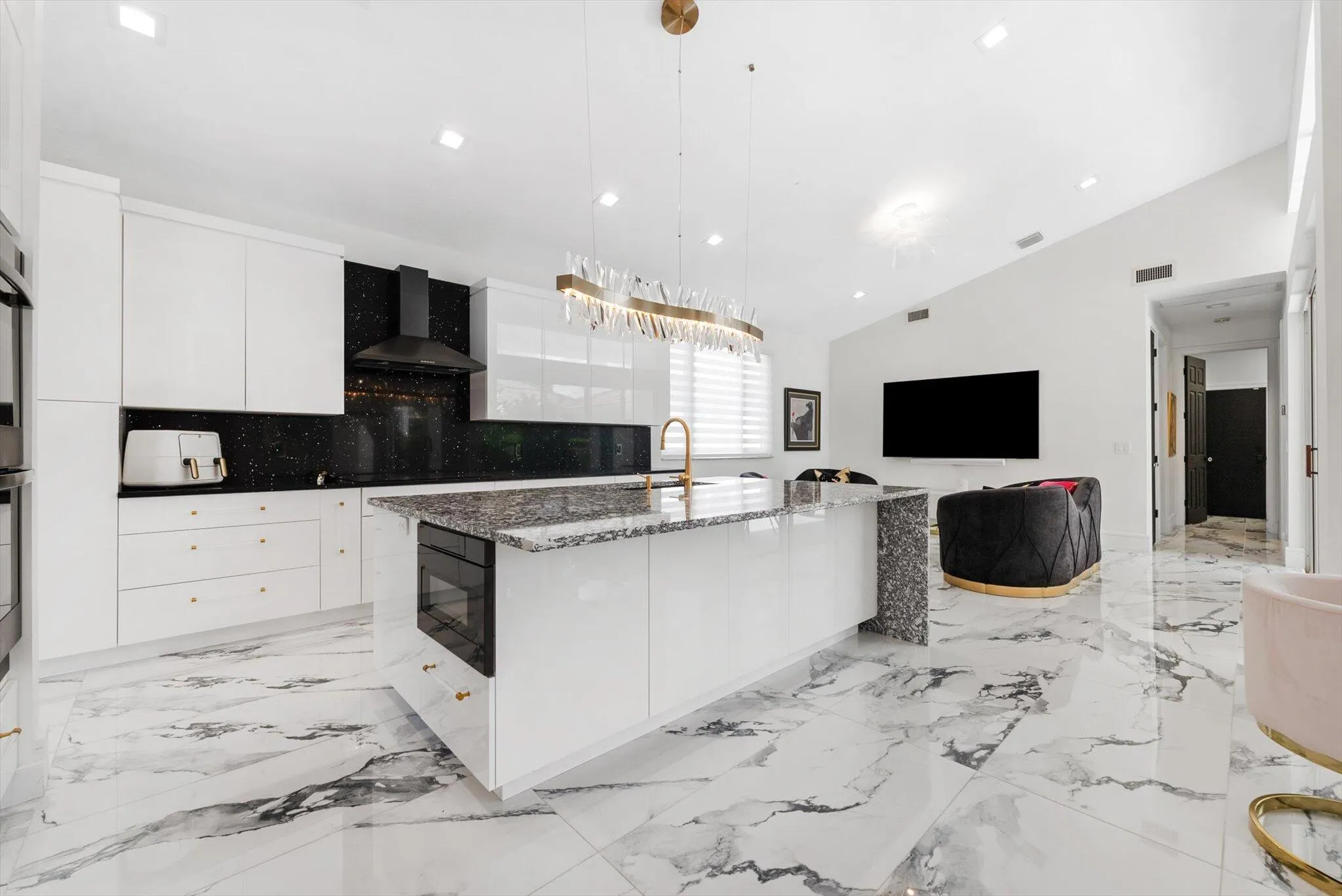 7614 La Corniche Circle