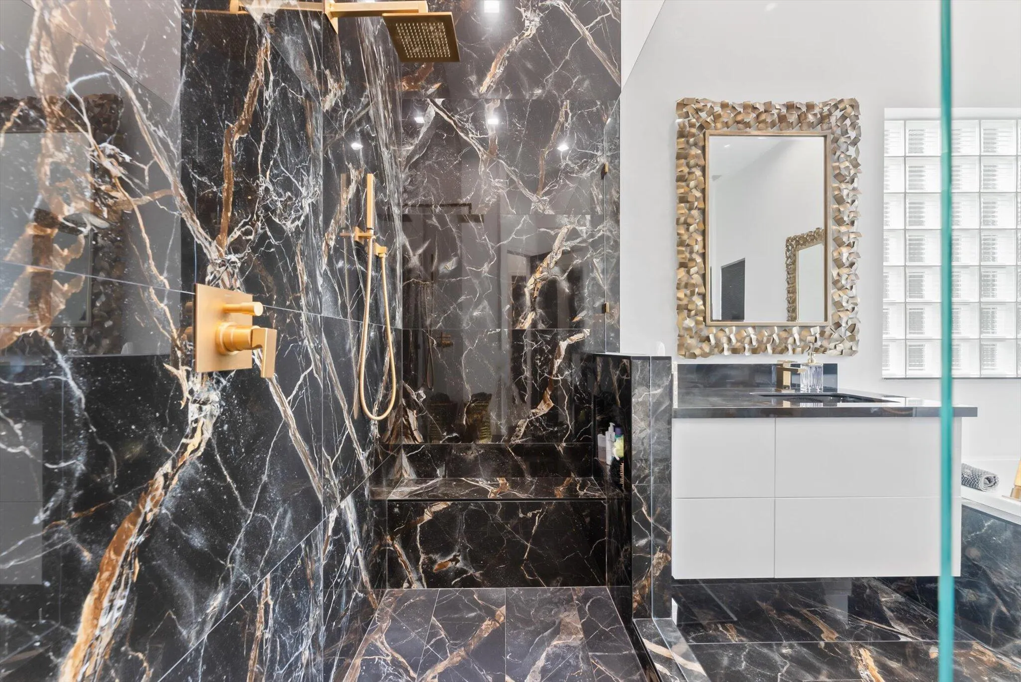 7614 La Corniche Circle