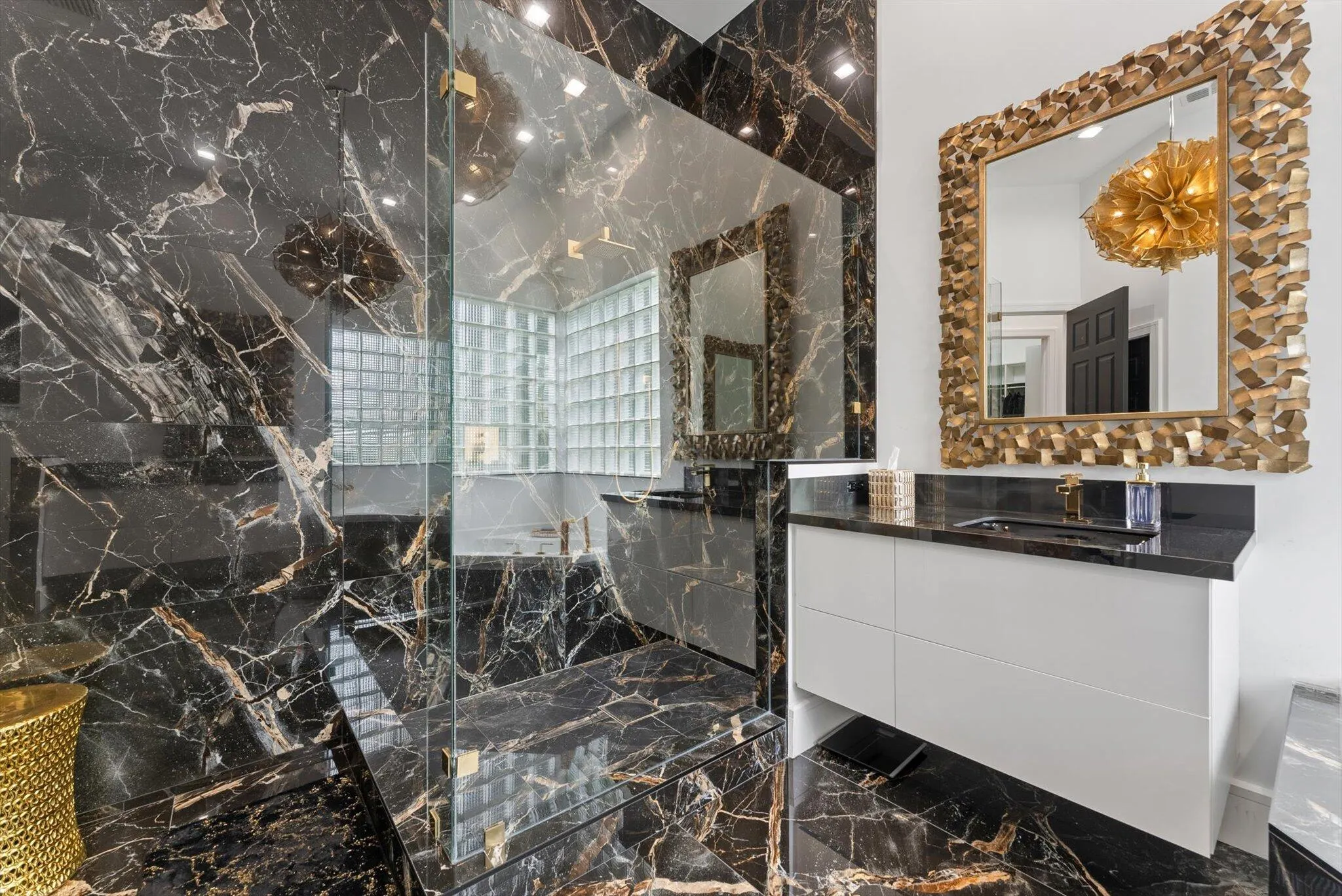 7614 La Corniche Circle