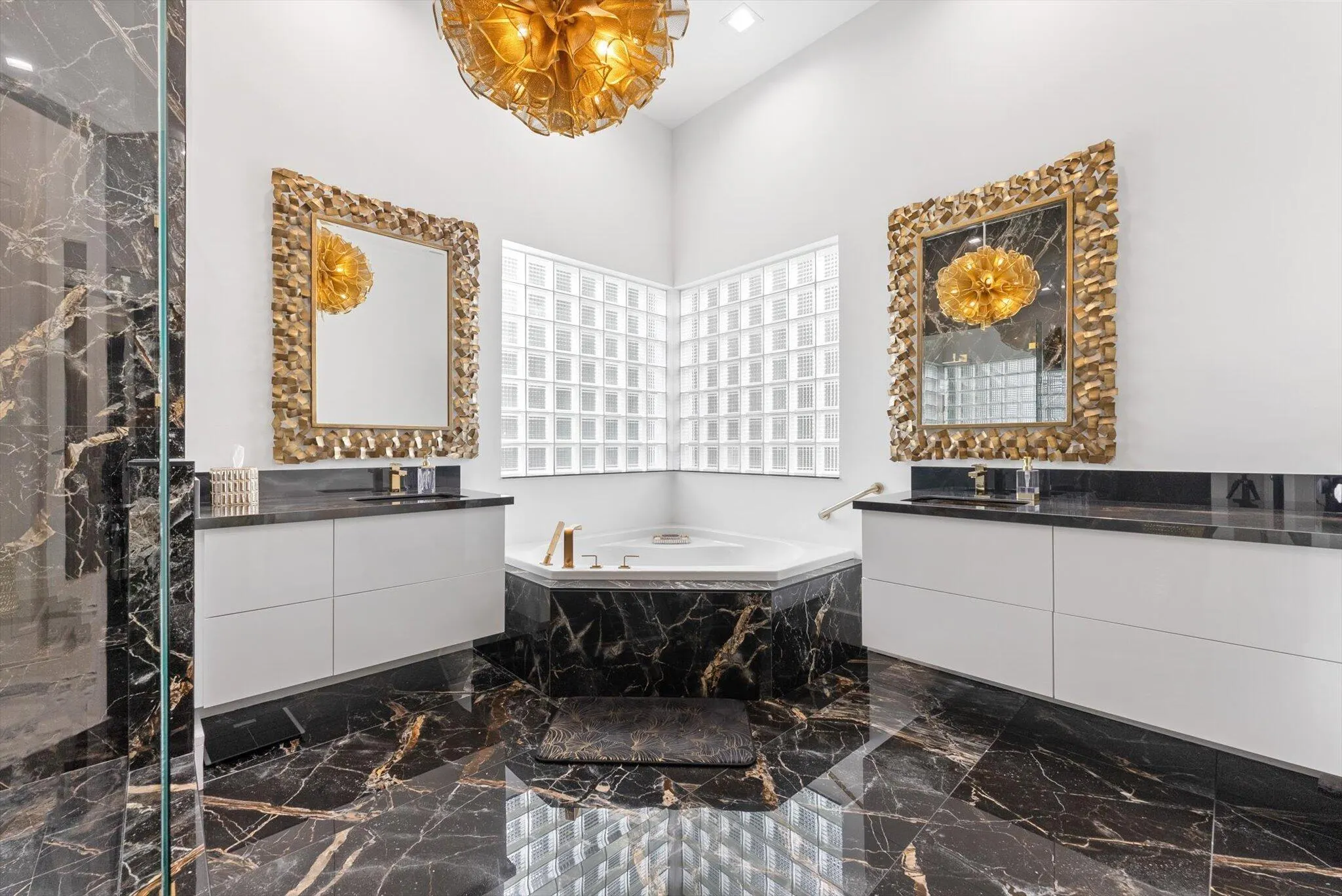 7614 La Corniche Circle
