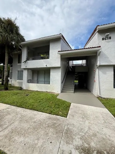 741 Lyons Rd, #17201