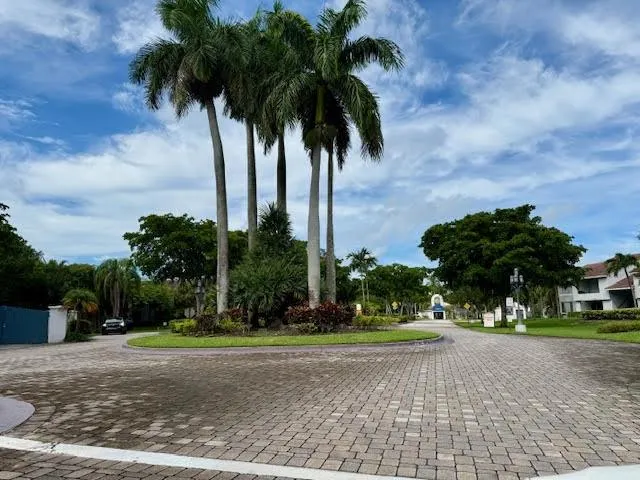 741 Lyons Rd, #17201