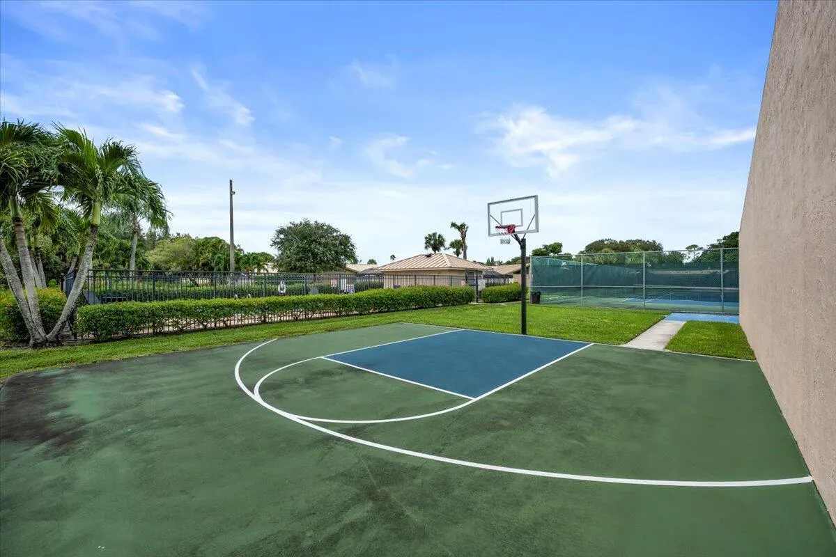 5943 Golden Eagle Circle