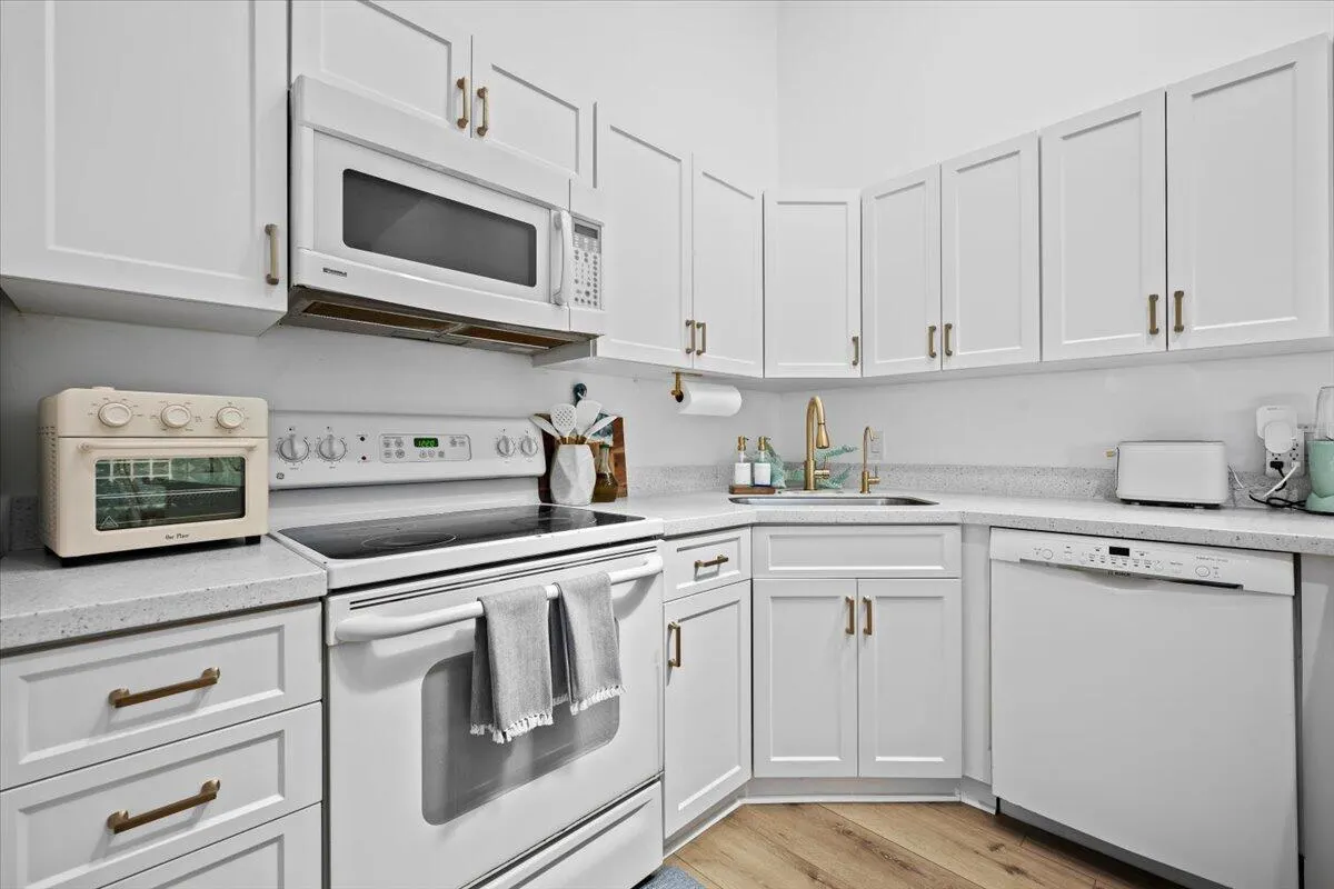 5943 Golden Eagle Circle
