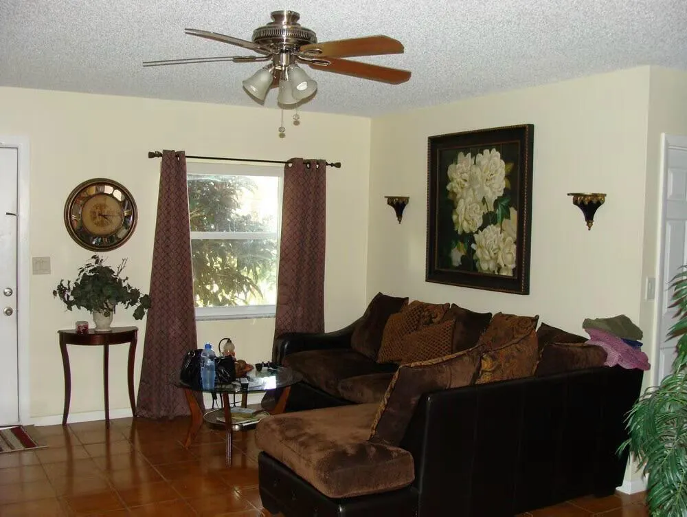 2589 Dolphin Drive