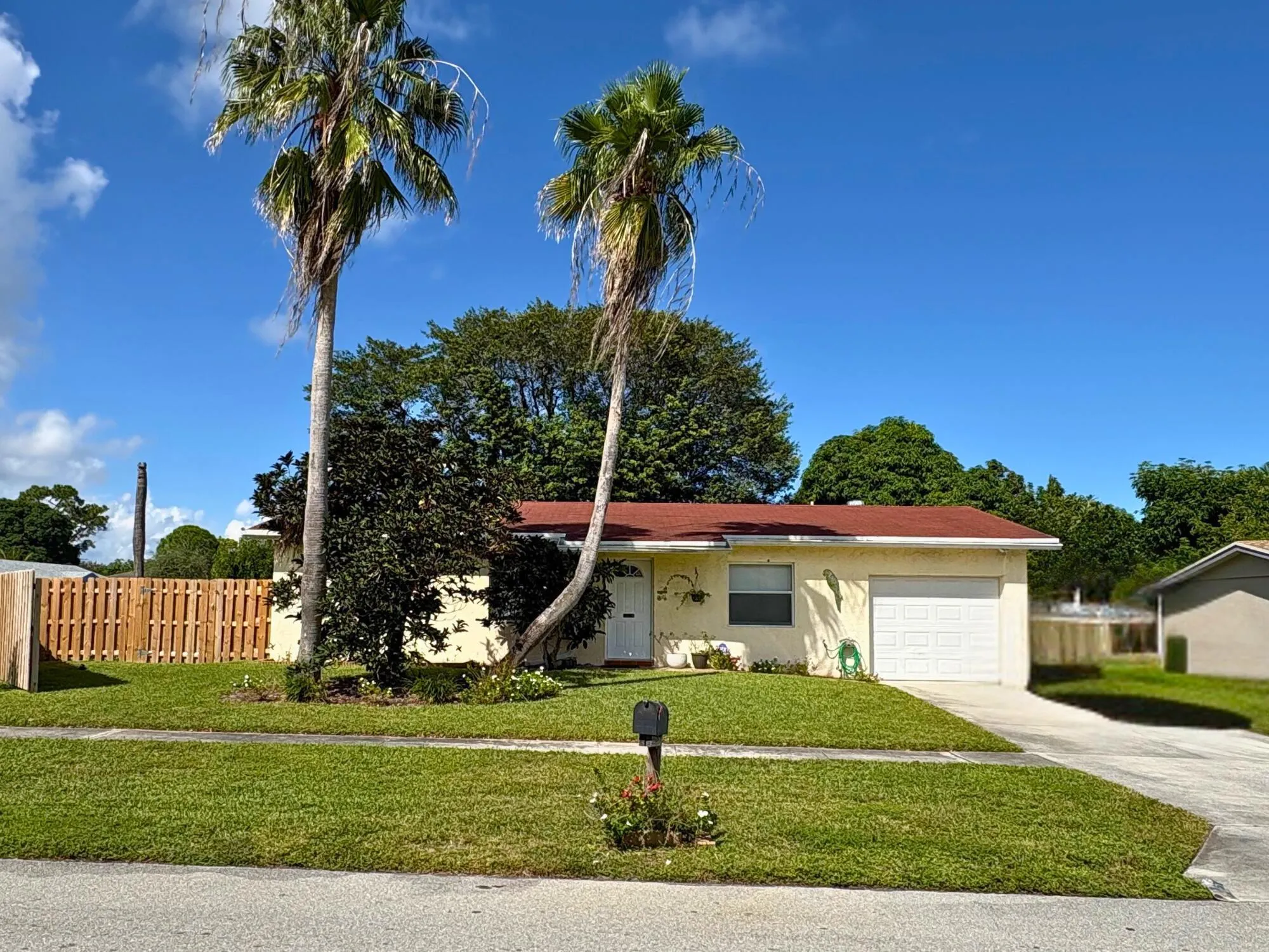 2589 Dolphin Drive
