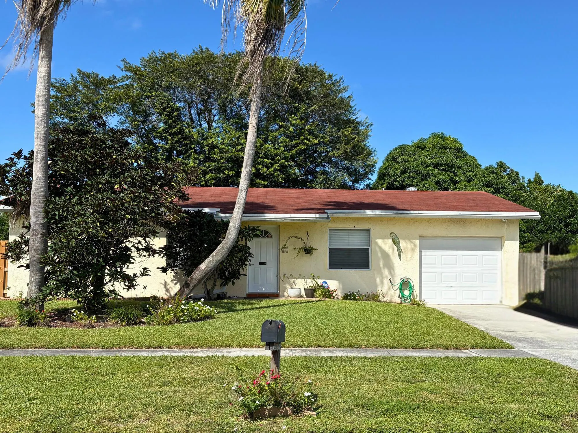 2589 Dolphin Drive