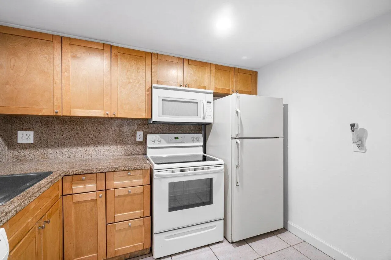 450 NW 20th Street, #2080
