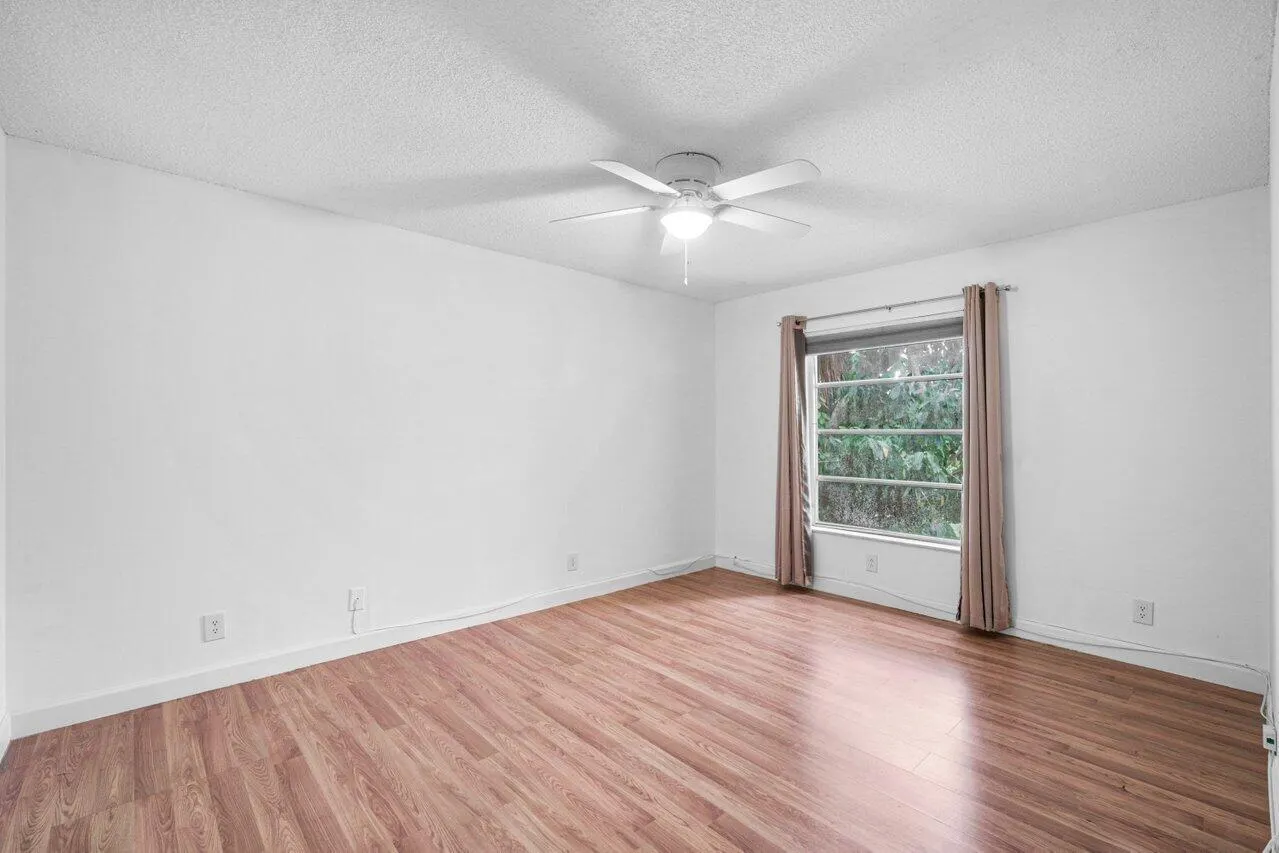 450 NW 20th Street, #2080