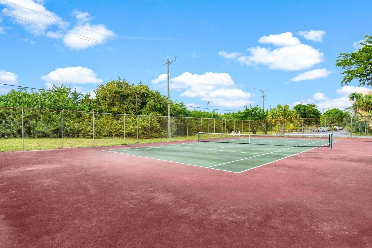 450 NW 20th Street, #2080
