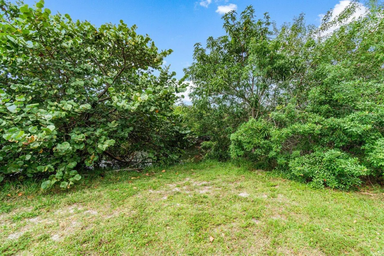 450 NW 20th Street, #2080