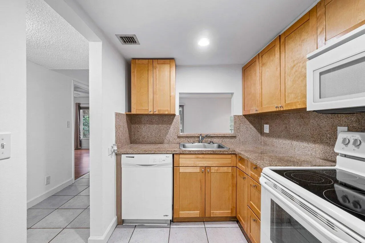 450 NW 20th Street, #2080