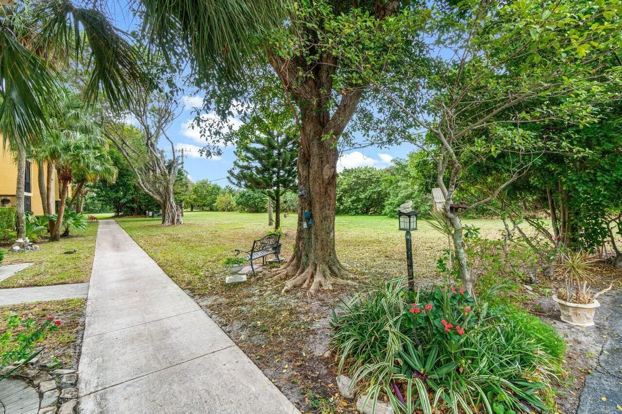 450 NW 20th Street, #2080