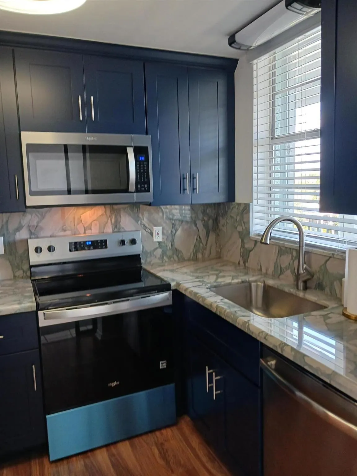 109 Paradise Harbour Blvd, #415