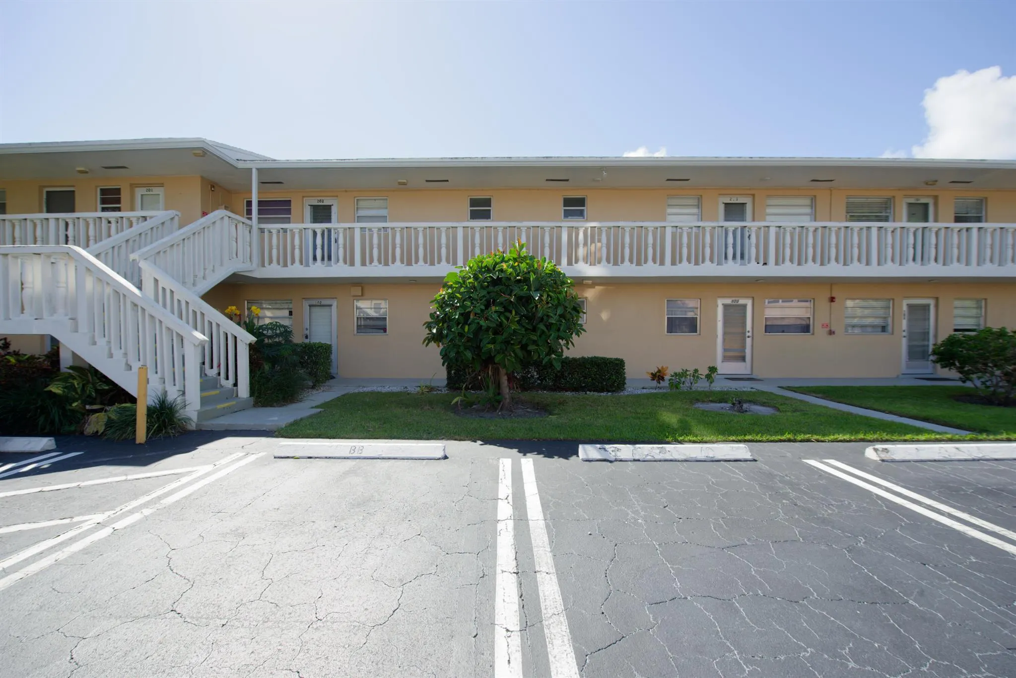 2102 NE 1st Way, #202