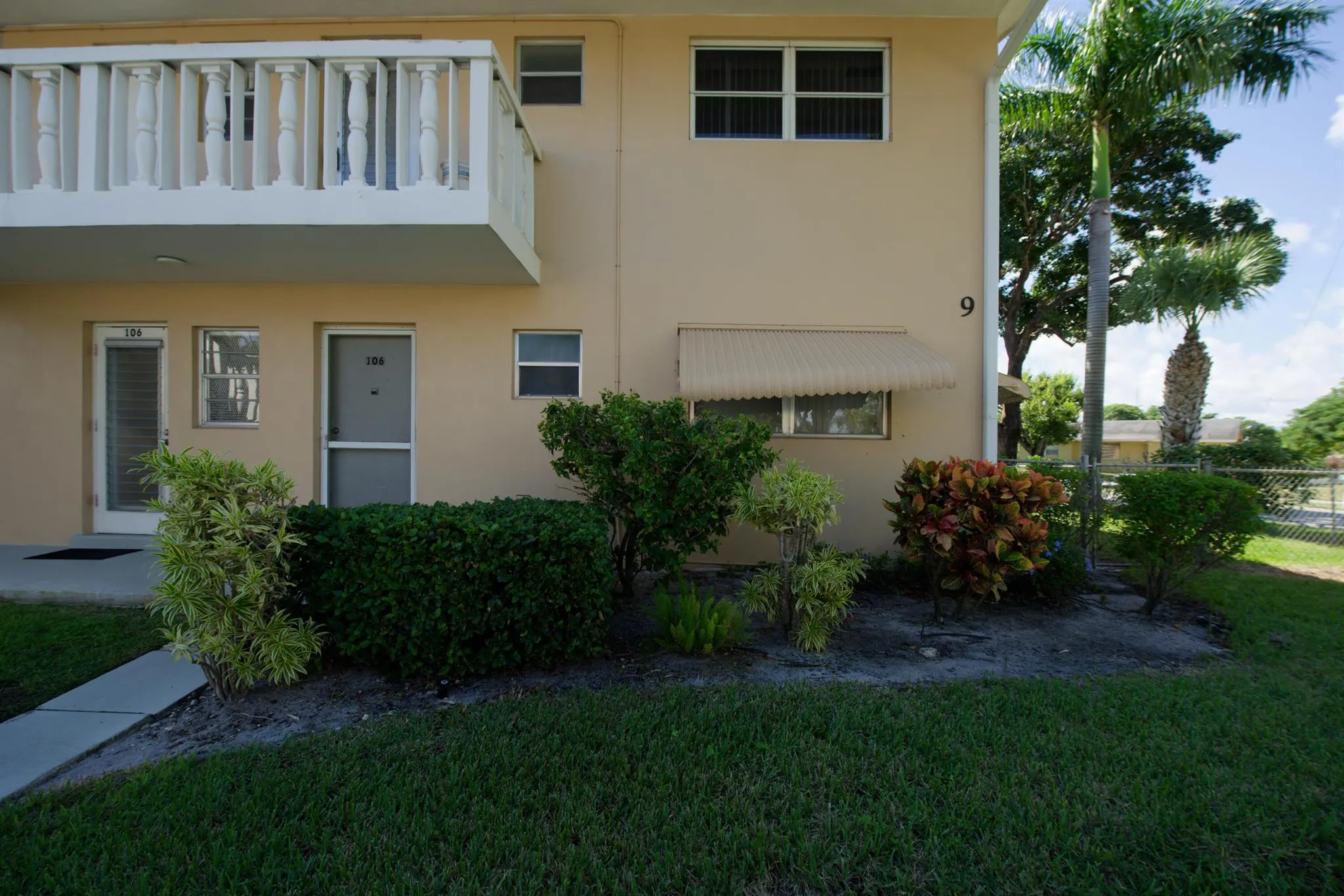 2102 NE 1st Way, #202
