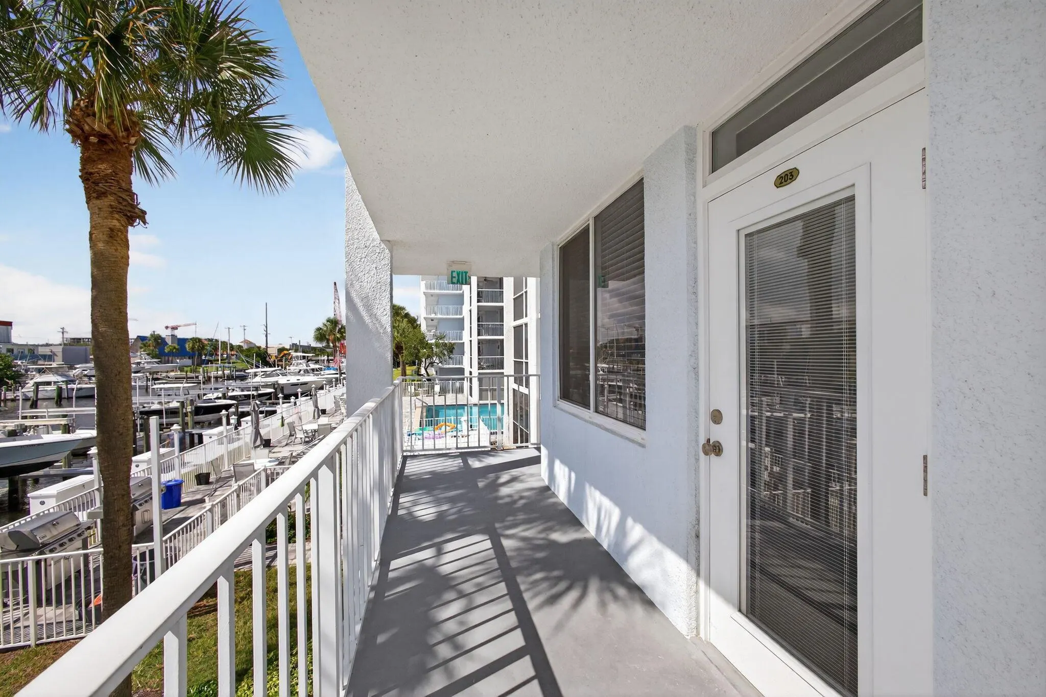104 Paradise Harbour Boulevard, #203