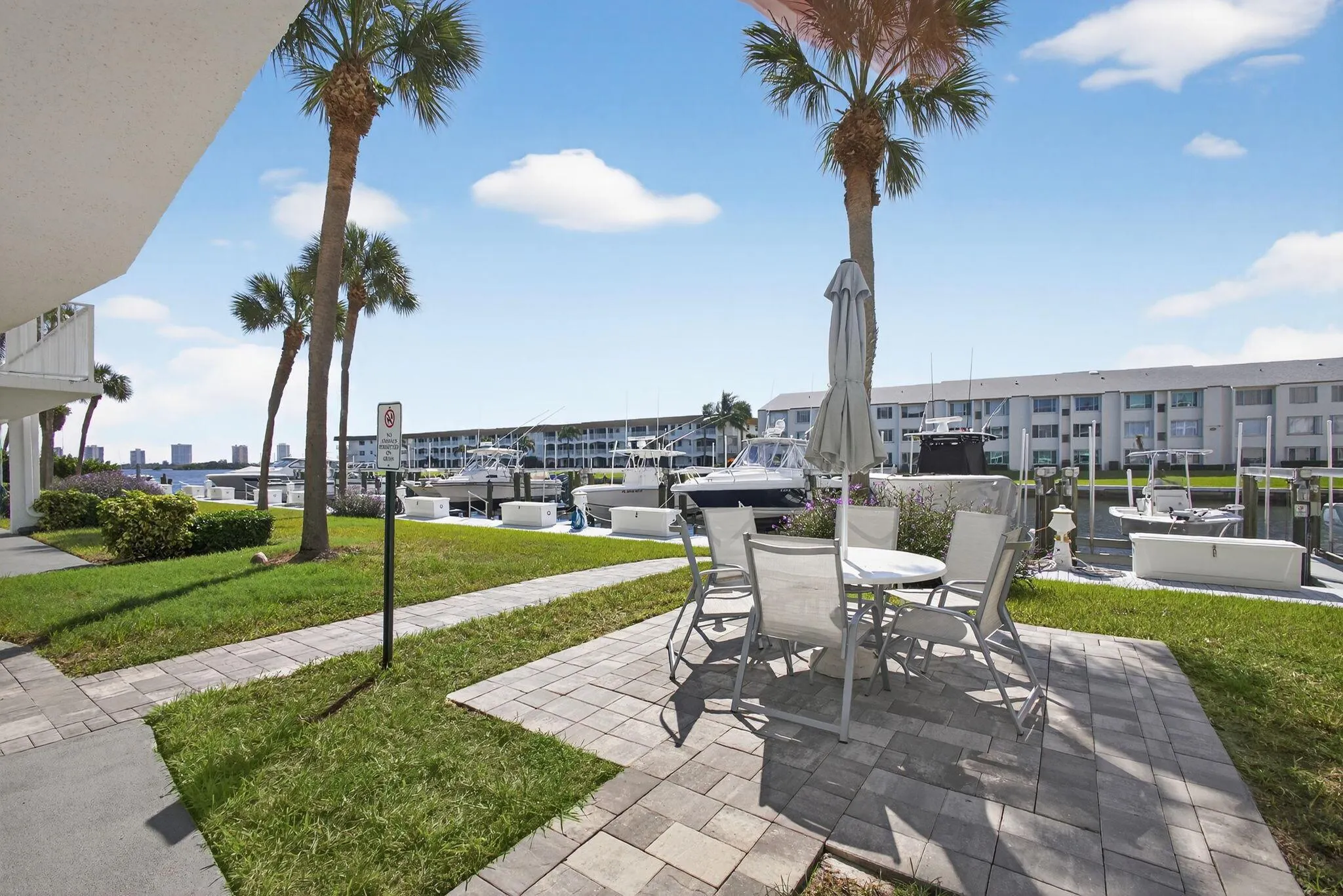 104 Paradise Harbour Boulevard, #203