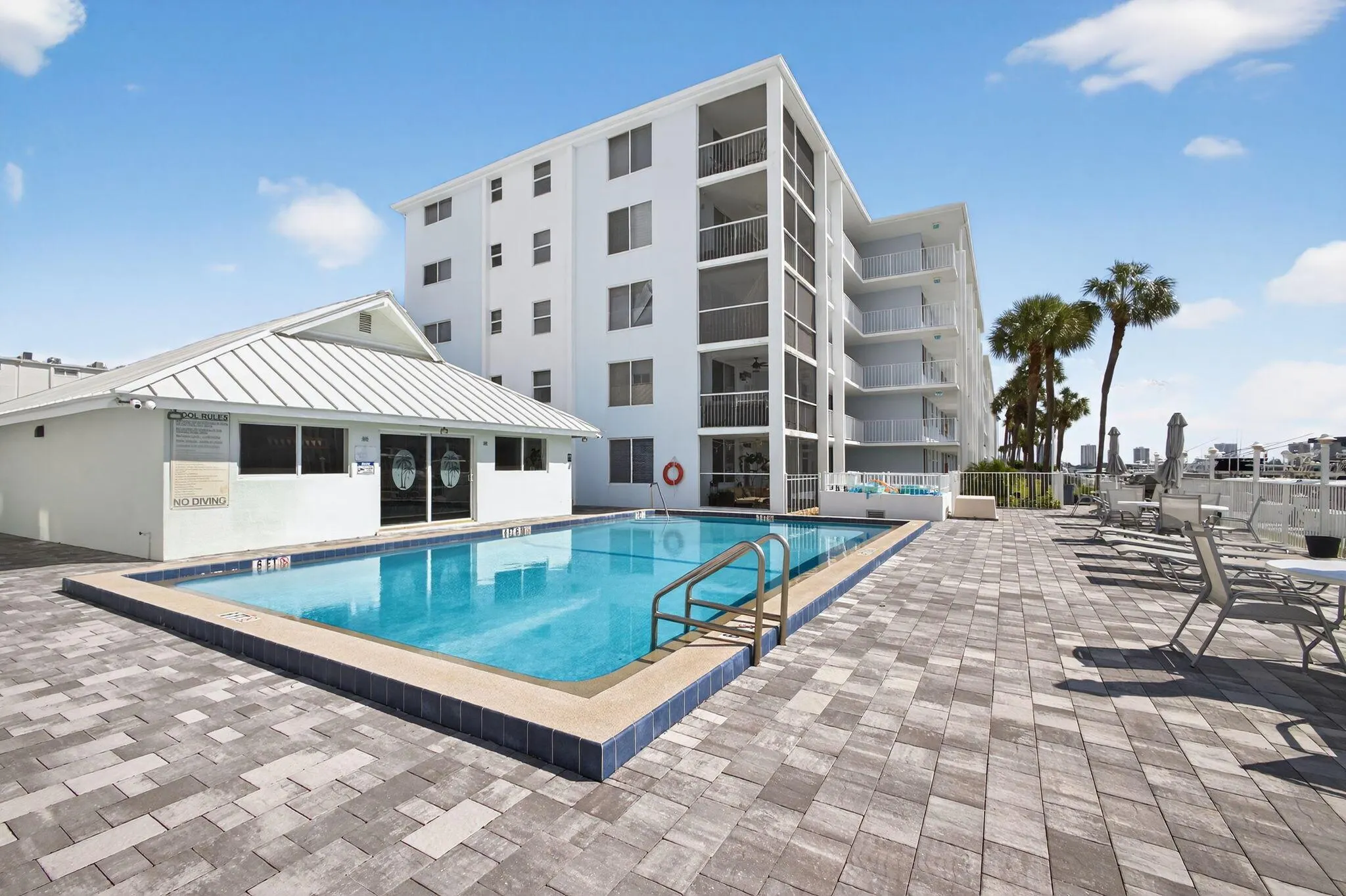 104 Paradise Harbour Boulevard, #203