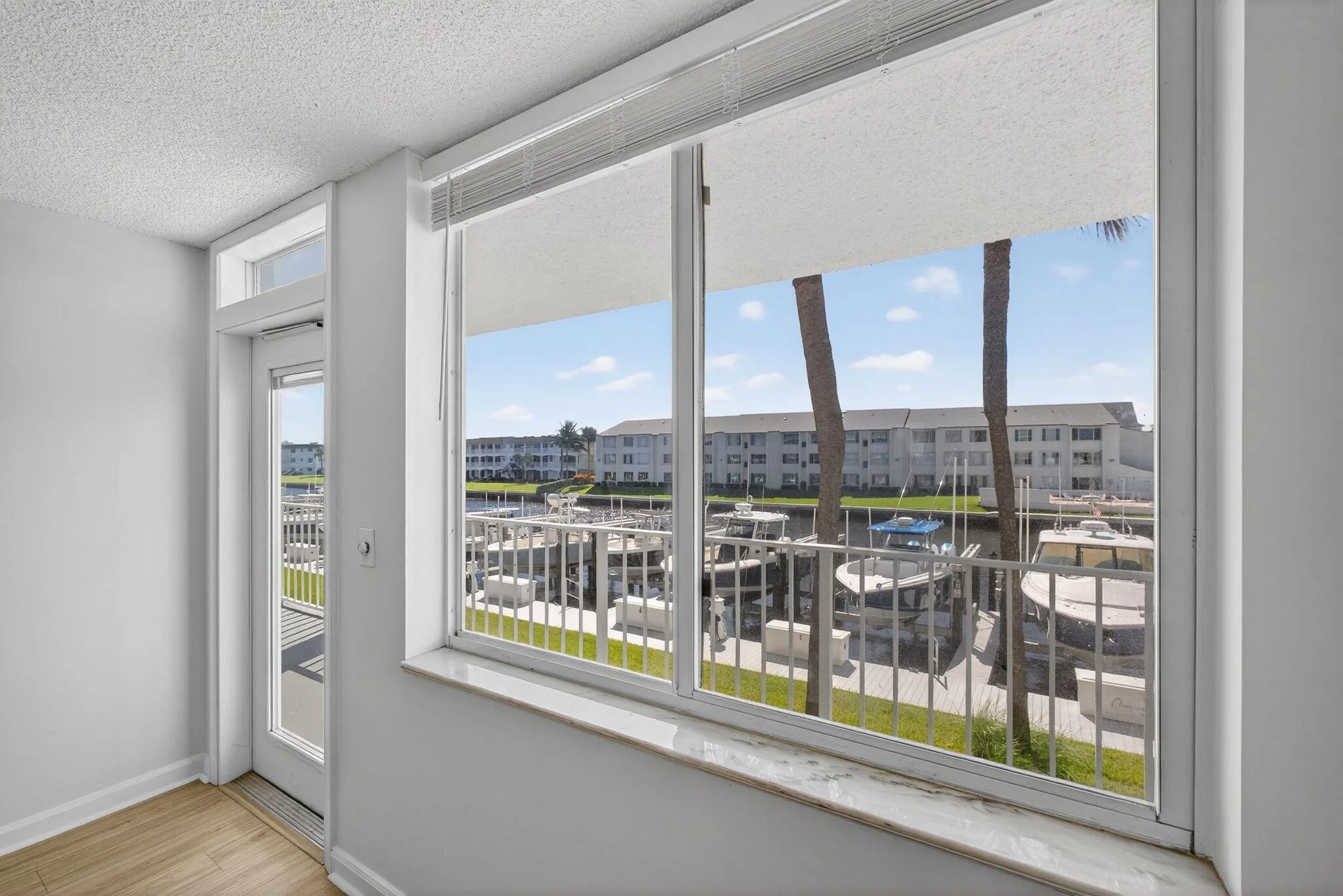 104 Paradise Harbour Boulevard, #203