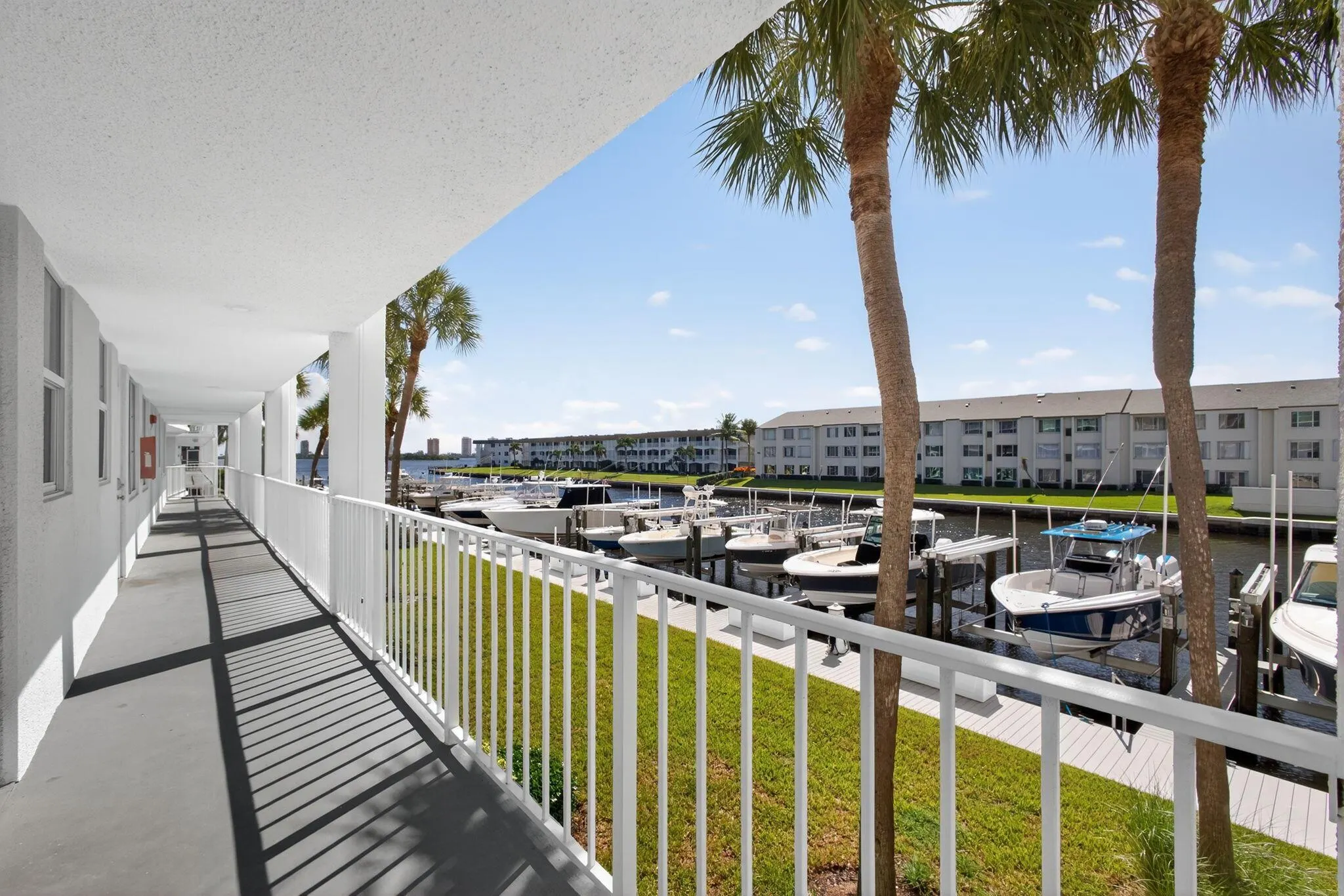 104 Paradise Harbour Boulevard, #203