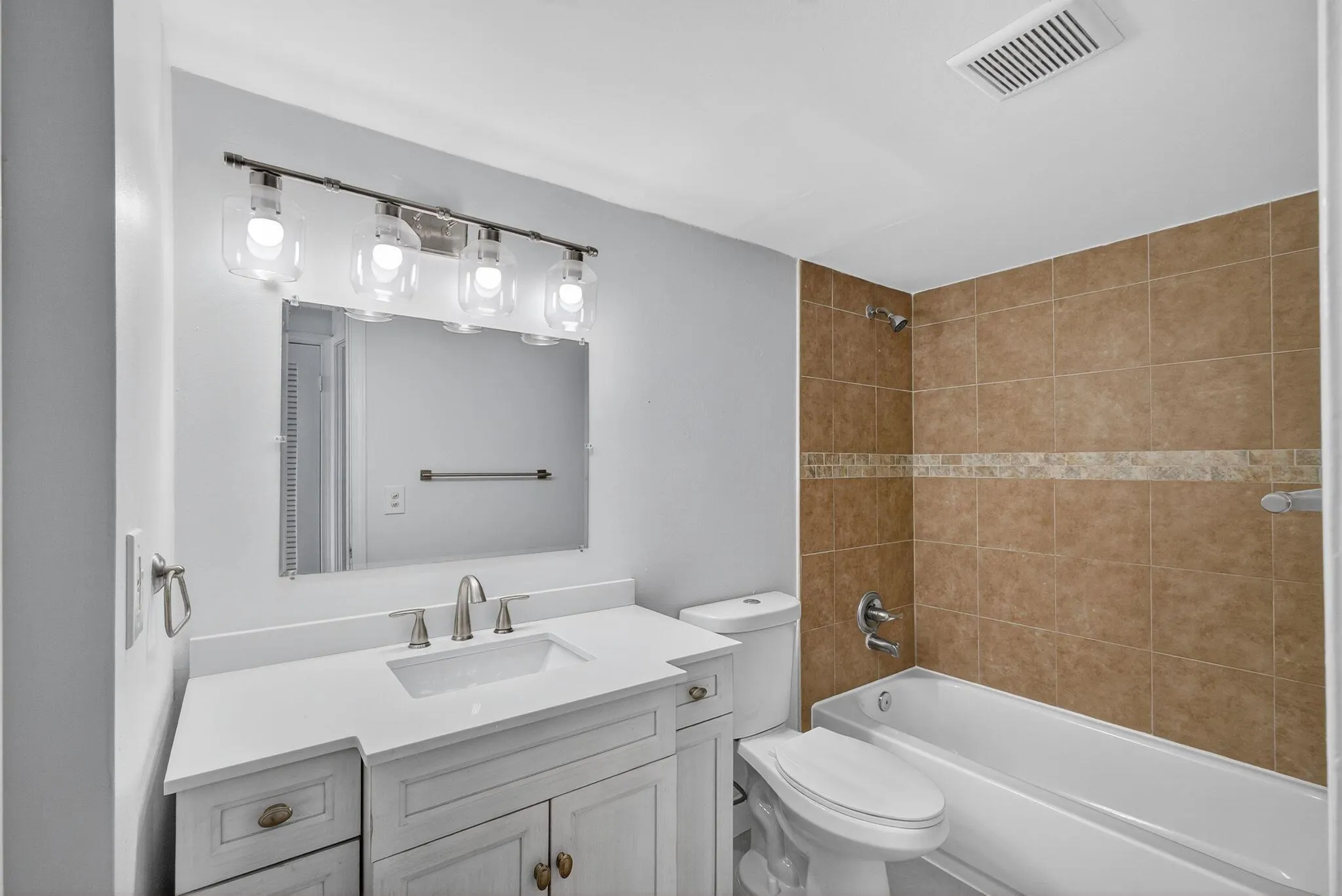 104 Paradise Harbour Boulevard, #203