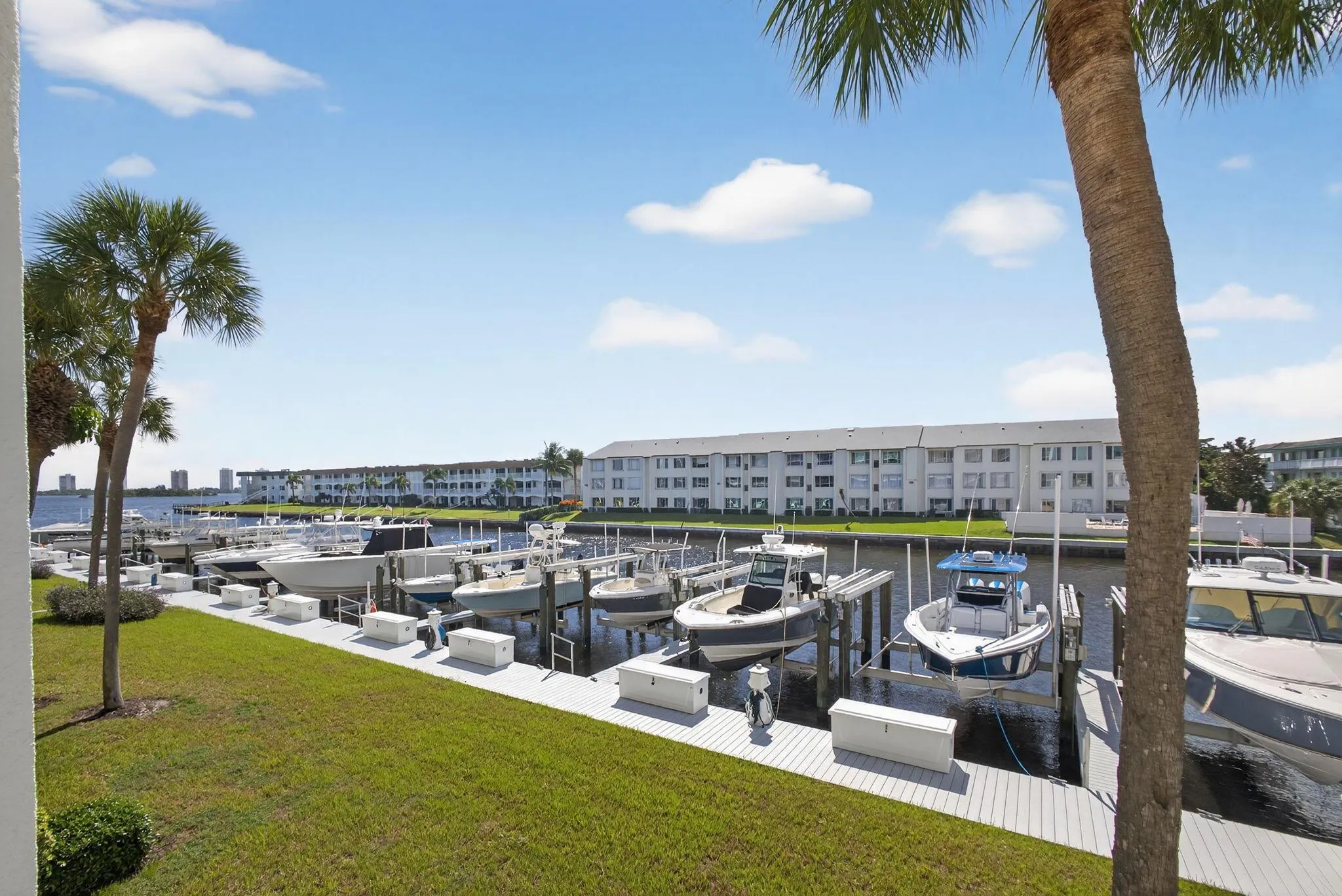 104 Paradise Harbour Boulevard, #203