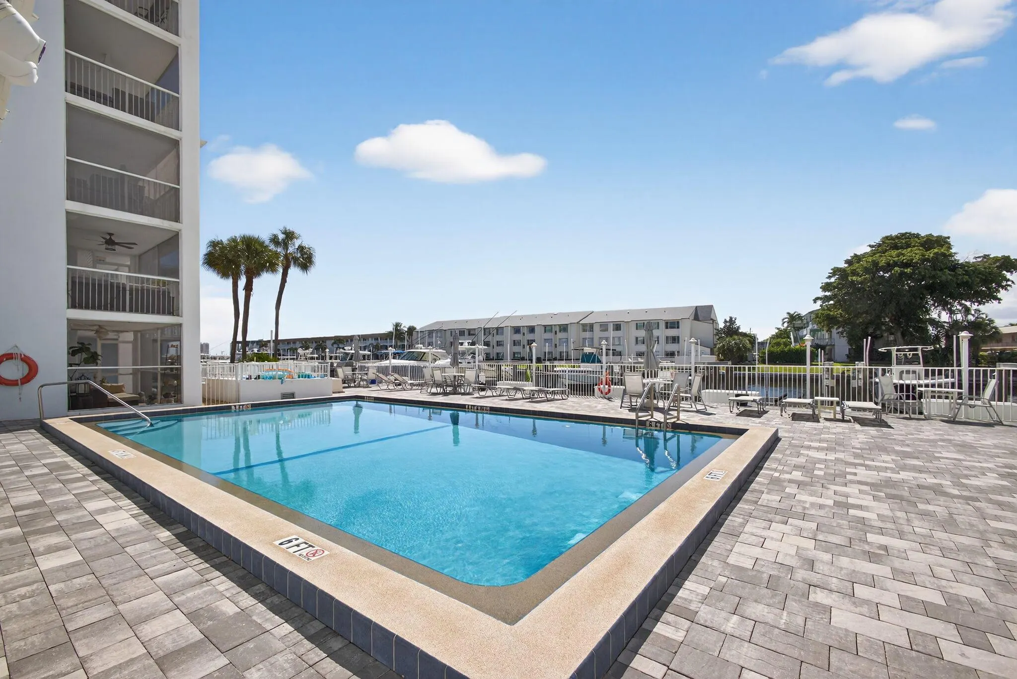 104 Paradise Harbour Boulevard, #203