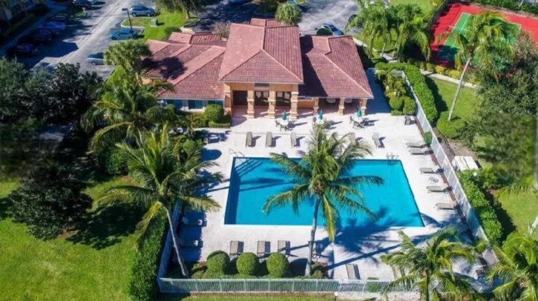 181 SW Palm Drive, #304