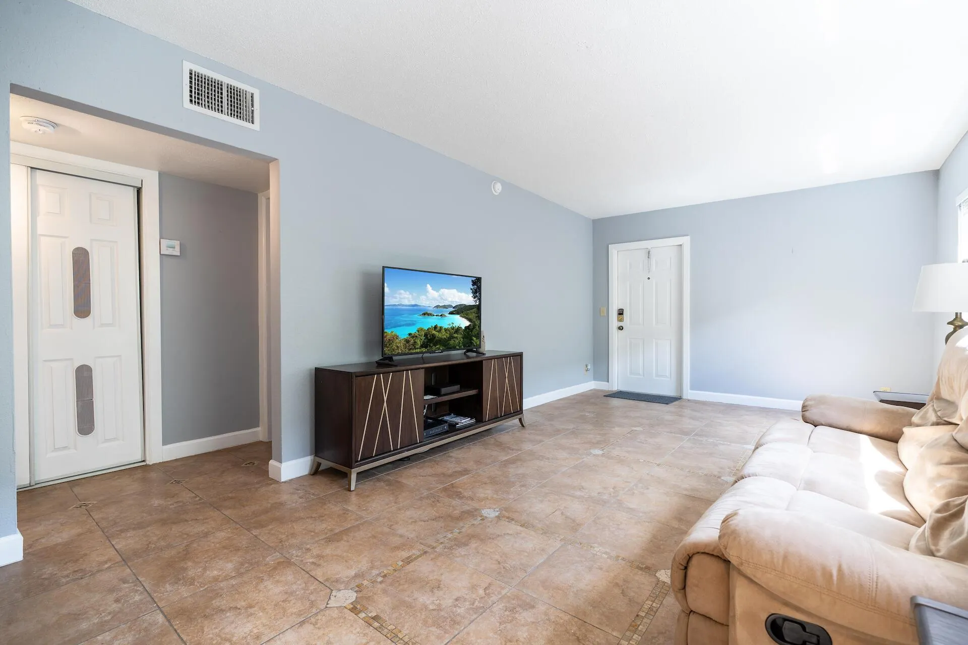 2607 NE 8th Avenue, #1