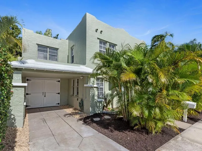 209 Lytton Court