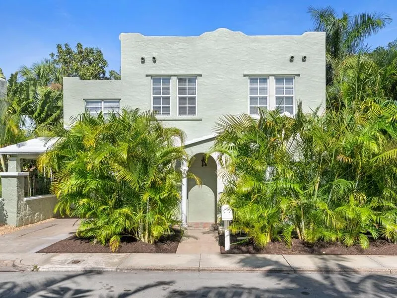 209 Lytton Court