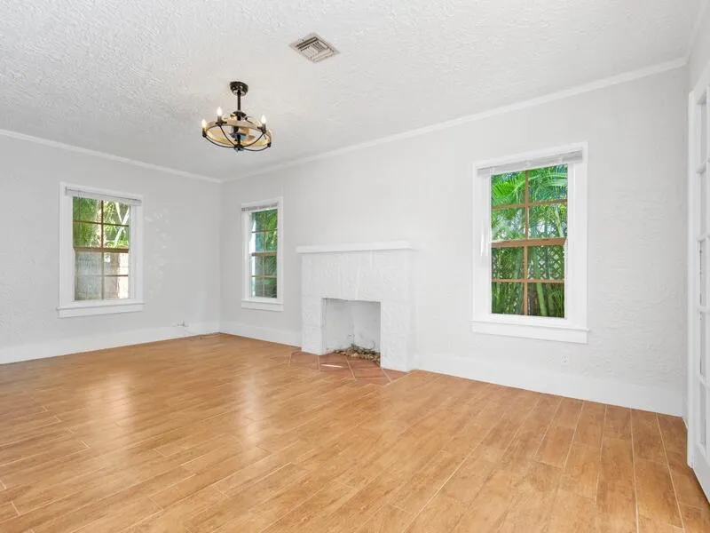 209 Lytton Court