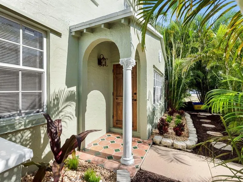 209 Lytton Court