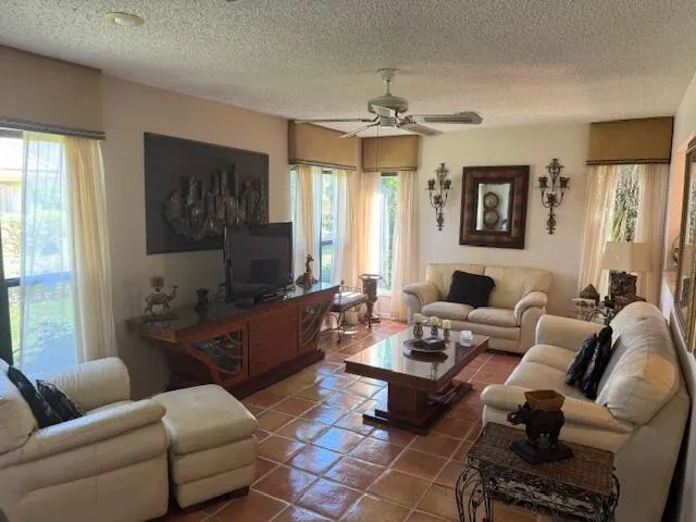 5723 Lakeview Mews Circle