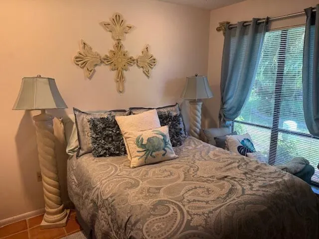 5723 Lakeview Mews Circle